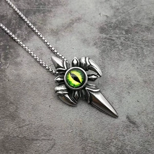 Collana con ciondolo occhio di drago vintage punk in acciaio al titanio con artigli