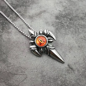 Collana con ciondolo punk retrò in acciaio al titanio con occhio di drago e artigli