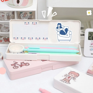 Détail de l'organisateur de papeterie en plastique blanc avec stylos et autocollants