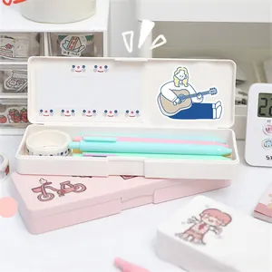 Boîte de papeterie mignonne montrant le rangement des stylos et du ruban adhésif