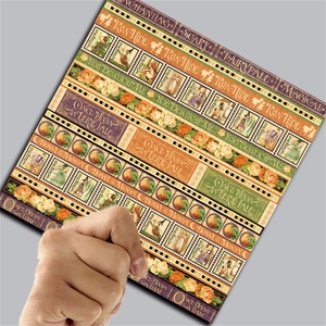 Dettaglio di strisce di carta per scrapbooking vintage con motivi floreali e zucche retrò