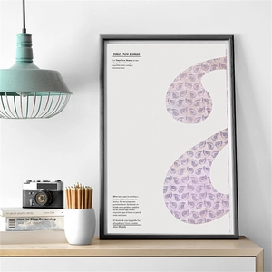 Détail de papier de scrapbooking sirène encadré sur bureau avec appareil et livres