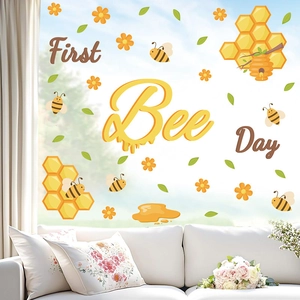 Kit d'autocollants First Bee Day avec abeilles et ruches sur une fenêtre en verre