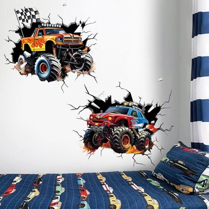 Dettaglio adesivo murale 3D con monster truck che sfondano la parete per bambini