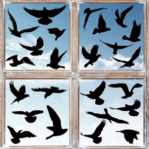Détail de stickers colibris noirs montrant diverses silhouettes d'oiseaux sur vitre