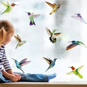 Lot de 9 stickers colibris colorés en PVC montrant des oiseaux volant près d'une fille