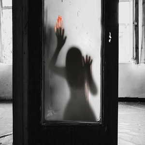 Αποκριάτικο Αυτοκόλλητο Παραθύρου Τρόμου Τρομακτική Σιλουέτα Φαντάσματος Ματωμένες Παλάμες Αυτοκόλλητο Τοίχου PVC