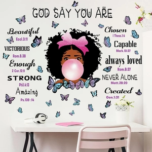 Adesivo murale con versetto biblico ispiratore e ragazza africana con farfalle viola decor