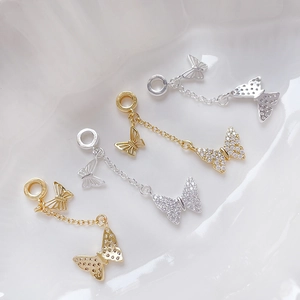 Cadenas de seguridad de mariposa bañadas en oro de 14k y plata con colgantes de circón