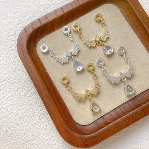Pendenti ali di angelo in oro e argento con cristalli di pietra di luna a goccia
