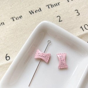 Détail de breloques en alliage rose en forme de bonbon avec texte Sweet pour bijoux DIY