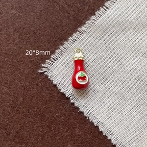 Détail du pendentif bouteille de ketchup pour bijoux DIY, taille 20x8mm, émaillé rouge