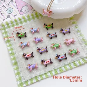 Dackel-Anhänger in Pastellfarben für DIY-Schmuck mit Maßen 16mm x 11,5mm im Detail