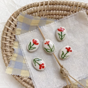 Cuentas de cerámica pintadas a mano con tulipanes rojos para bisutería DIY