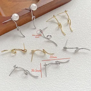 Detail of wavy geometric earrings components with pearls and 31mm length dimensions