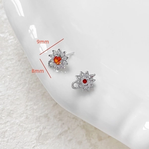 Detailansicht der 18k vergoldeten Sonnenblumen-Ohrringkomponente mit rotem Zirkon und Maßen