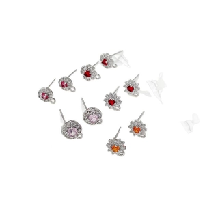 Set aus 18k vergoldeten Ohrring-Basen mit roten Zirkon-Kristallen und kleinem Diamant-Halo