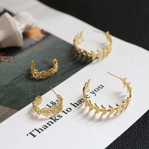 Gold plated copper wreath C-shape earrings set with wheat and daisy floral patterns
