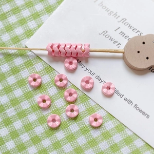 Macro de perles roses en V et perles d'espacement colorées en alliage pour bijoux DIY