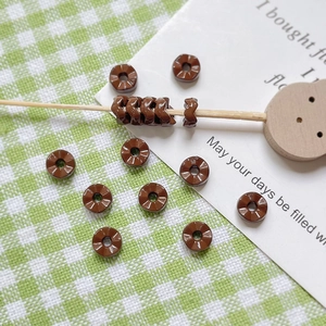 Détail de perles d'espacement facettées brun foncé pour la création de bijoux DIY
