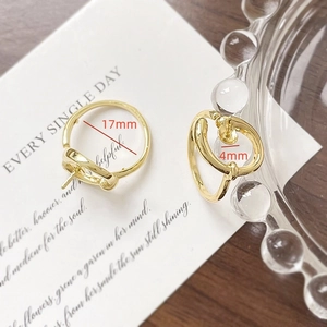 Dettaglio base per anello fai-da-te placcata oro 18k con diametro 17mm e vassoio da 4mm
