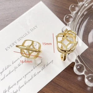 Dettaglio di basi per anelli fai-da-te placcati oro 18k con misure 15mm e 16,5mm