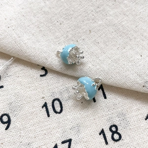 Détails de breloques méduse en alliage bleu avec anneaux argentés pour bijoux DIY