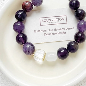 Bracelet en améthyste naturelle avec entretoises dorées et cristal de quartz facetté