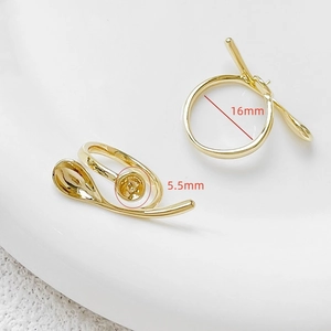 Macro detail of 18k gold plated bow pearl ring setting with 16mm inner diameter