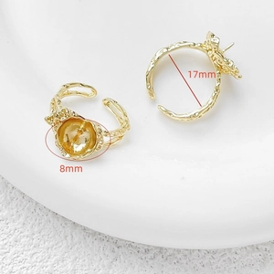 Detailed view of 18k gold plated ring base with 8mm tray and 17mm inner diameter