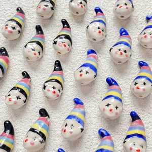 Cuentas de cerámica pintadas a mano con forma de payaso para joyería DIY y manualidades