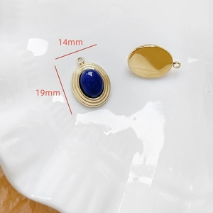 Détails du pendentif ovale doré 14x19mm avec pierre bleue et dos en métal lisse poli