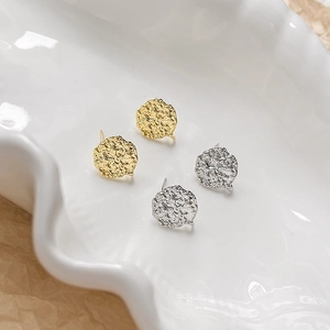 Runde Ohrstecker mit unregelmäßiger Textur in 18k Gold und Silber für DIY-Schmuckbau