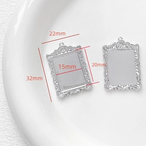 Macro shot of silver baroque frame pendant with S925 stamp and detailed dimensions