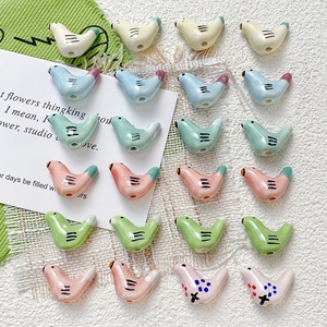 Handbeschilderde kleurrijke keramische vogelkralen voor DIY sieraden in diverse kleuren