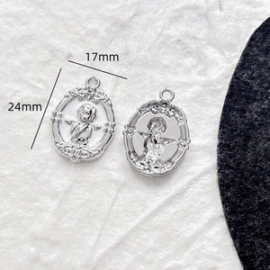 Vue détaillée de pendentifs anges en alliage avec des mesures de 17mm et 24mm.