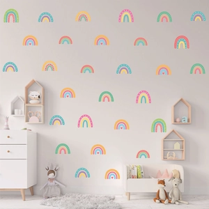 Vue détaillée des stickers muraux arc-en-ciel pastel avec cœurs pour chambre d'enfant