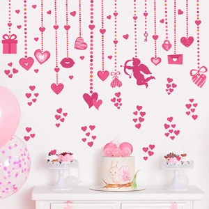 Adesivi murali rosa San Valentino con Cupido e cuori appesi per decorazione festa