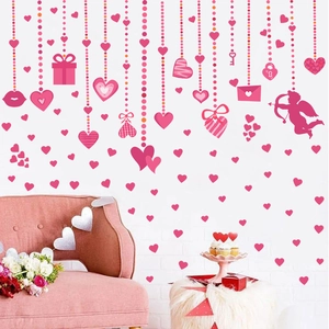 Adesivi murali romantici di San Valentino con Cupido e cuori su un muro di mattoni bianchi