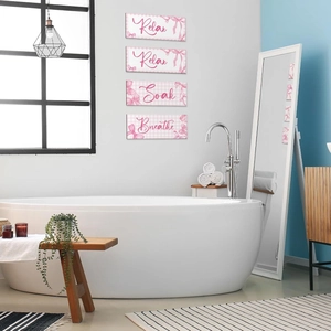 Décoration murale bohème de salle de bain avec texte Relax Soak Breathe sur bois rose