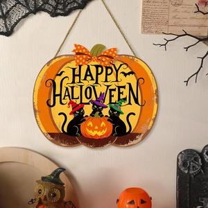 Targa porta Halloween in legno a forma di zucca con gatti neri e scritta Happy Halloween