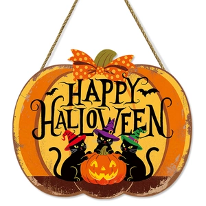 Targa per porta in legno a forma di zucca di Halloween con tre gatti neri decorativi