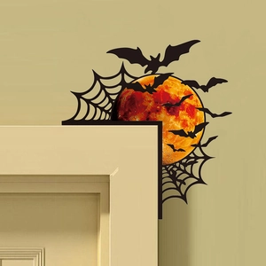 Διακόσμηση γωνίας πόρτας Halloween με νυχτερίδες, ιστούς αράχνης και πορτοκαλί φεγγάρι