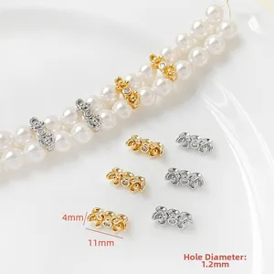 Vista macro de cuentas espaciadoras de 11 mm para creación de joyas de perlas DIY