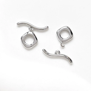 Makroaufnahme von 14k vergoldetem S925 Sterling Silber OT-Knebelverschluss für DIY Schmuck
