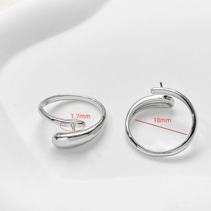 Dettaglio di basi per anelli regolabili placcate oro 14k con perno da 1,7 mm per perle DIY