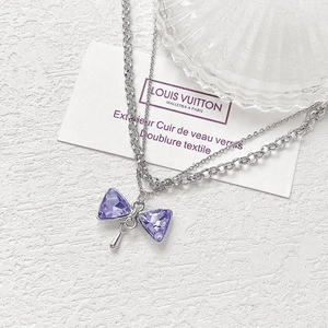 Collar de doble capa con lazo de cristal morado y colgante de gota metálica