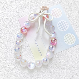 Iriserende kralenhanger met witte strik voor armbanden en telefoonkettingen