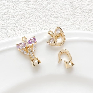Détail de connecteurs noeuds plaqués or 18k avec zircons violets pour la création bijoux
