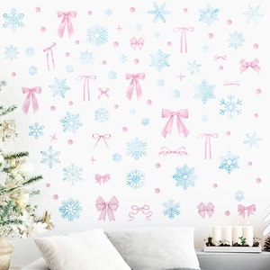 Adesivi natalizi rosa con fiocchi e fiocchi di neve per decorazioni festive su vetri